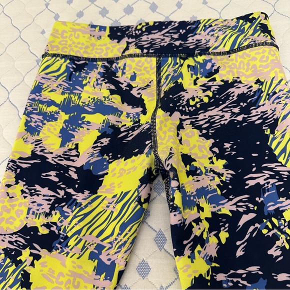 🔥 Ivivva Leggings Sz 14 - Yellow, Blue, Pink Graffiti Pattern EUC - Picture 7 of 7